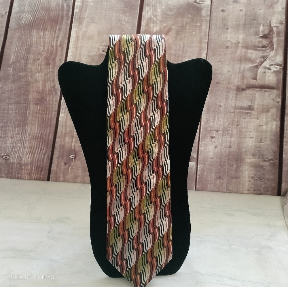 Dona/Dona Mens Silk Tie Necktie Hand Made Swirl Retro Hippie Neutral